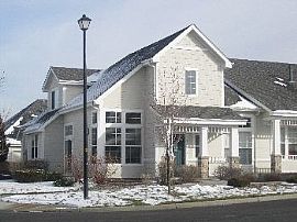 Superb Pelican Pointe Townhome in Aurora, CO