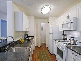 3 Bd/2 Bath Gourmet Kitchens with Breakfas in Lexington, MA (Photo 4 of 5)