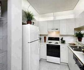 Luxury Apt Living in An Amazing Location in Haverhill, FL (Photo 2 of 5)