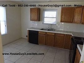 3 Bed, 1634 Sqft, $950 in Glendale, AZ (Photo 4 of 5)
