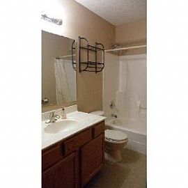 Beautiful 2 Bedroom Townhome in Shakopee in Shakopee, MN (Photo 3 of 5)