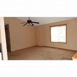 Beautiful 2 Bedroom Townhome in Shakopee in Shakopee, MN (Photo 4 of 5)