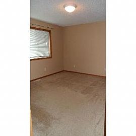 Beautiful 2 Bedroom Townhome in Shakopee in Shakopee, MN (Photo 5 of 5)