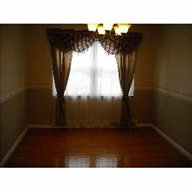 Easy-Living Ranch-Style Home in Fort Thomas, KY (Photo 3 of 5)