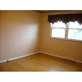 Easy-Living Ranch-Style Home in Fort Thomas, KY (Photo 5 of 5)