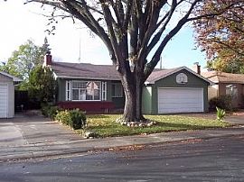 3 Bedroom 1 Bath Charmer on Tree-Lined S in Fruitridge, CA (Photo 3 of 5)