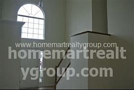 Excellent Condition in Lawrenceville, GA (Photo 2 of 5)