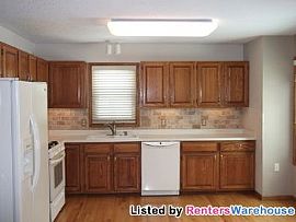 Beautiful 3 Bedroom 2 Bath Home in Apple in Apple Valley, MN (Photo 2 of 5)