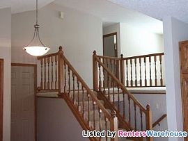 Beautiful 3 Bedroom 2 Bath Home in Apple in Apple Valley, MN (Photo 4 of 5)