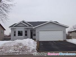 Gorgeous 3 Bedroom 2 Bath Home in Apple in Apple Valley, MN