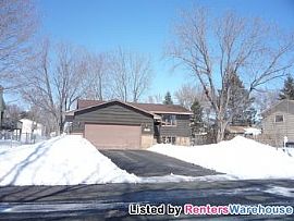 4 Bedroom Split-Entry W/fenced Yard- Gre in Fridley, MN