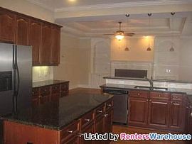 Beautiful Brick 2 Story Home in Fabulous in Atlanta, GA (Photo 4 of 5)