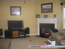 Great Home with Huge Fenced Yard in Buford, GA (Photo 4 of 5)