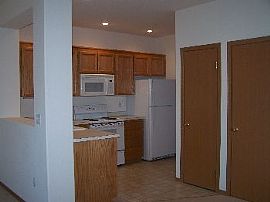 Great 2x2.5 Townhome in Desired Communit in Puyallup, WA (Photo 4 of 5)