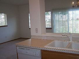 Great 2x2.5 Townhome in Desired Communit in Puyallup, WA (Photo 5 of 5)