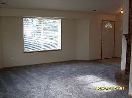 Spacious 2 Bed/ 2 Bth, with Single Car Gar in Puyallup, WA (Photo 2 of 5)
