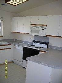 Spacious 2 Bed/ 2 Bth, with Single Car Gar in Puyallup, WA (Photo 3 of 5)