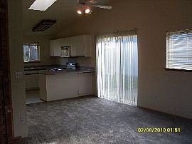 Spacious 2 Bed/ 2 Bth, with Single Car Gar in Puyallup, WA (Photo 4 of 5)