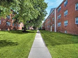 3bd Pet Friendly Apartments in Chestnut in Philadelphia, PA (Photo 2 of 5)