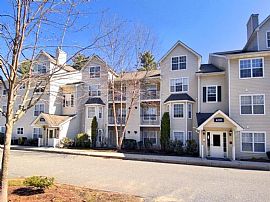 3 Bd/2 Bath Gourmet Kitchens and Washer in Wilmington, MA (Photo 4 of 5)