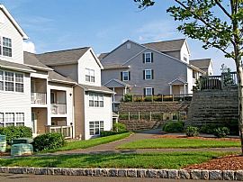 3 Bd/2 Bath Great Location Just 28 Miles in Bardonia, NY (Photo 2 of 5)