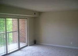 2 Bd/1 Bath Creekside Village-- Newly Re in Alexandria, VA (Photo 5 of 5)