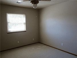 3bedroom 2baths Clean Cute Family Home in Oklahoma City, OK (Photo 3 of 7)