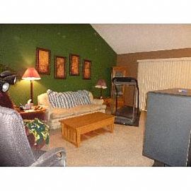 Beautiful 2 Bedroom L of T Town Home Wit in Little Canada, MN (Photo 3 of 5)