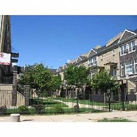 Spacious, 3 Br 3 Ba Townhouse Near U Of in Chicago, IL