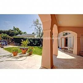 Burbank Elegant, Exquisite Estate in Exc in Burbank, CA (Photo 4 of 5)