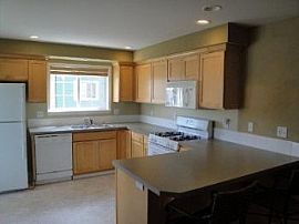 Townhouse in Cedar Park, Lake City, Vict in Lake City, WA (Photo 3 of 5)