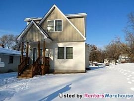 Newer 3-Level 4 Br Home Near St Paul'S B in Saint Paul, MN