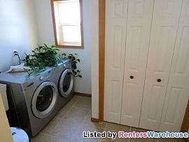 Newer 3-Level 4 Br Home Near St Paul'S B in Saint Paul, MN (Photo 5 of 5)