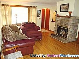 2br House Just Steps Away From The U Of in Minneapolis, MN (Photo 4 of 5)