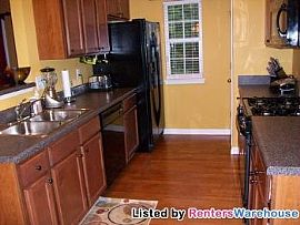 Gorgeous Townhome Located Along Silver C in Powder Springs, GA (Photo 4 of 5)