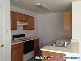 Spacious Town Home Ready For Move In in Lithonia, GA (Photo 3 of 5)