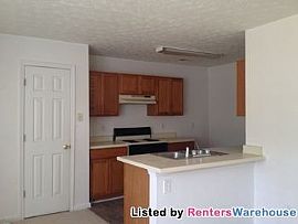 Spacious Town Home Ready For Move In in Lithonia, GA (Photo 4 of 5)