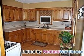 Beautiful Rambler in Como Park Neighborh in Little Canada, MN (Photo 4 of 5)