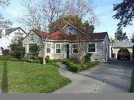 3 Bedroom Stockton Charming Victorian Ho in Stockton, CA
