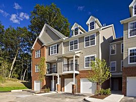 2 Bd/2 Bath Check Out Our New Pricing! in Huntington, CT (Photo 4 of 5)