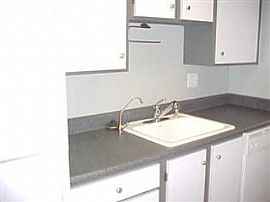 Narrows East 2nd Floor Condo in Tacoma, WA (Photo 3 of 5)