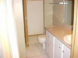 Narrows East 2nd Floor Condo in Tacoma, WA (Photo 5 of 5)