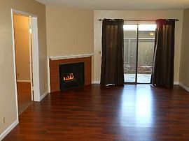 Upgraded 2 Bed/1.5 Bath in Tustin, CA (Photo 2 of 5)