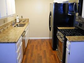 Upgraded 2 Bed/1.5 Bath in Tustin, CA (Photo 3 of 5)