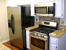 Upgraded 2 Bed/1.5 Bath in Tustin, CA (Photo 4 of 5)