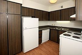 1 Bed in Phoenix with Dishwasher, Carport in Phoenix, AZ (Photo 2 of 5)