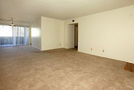 1 Bed in Phoenix with Dishwasher, Carport in Phoenix, AZ (Photo 3 of 5)