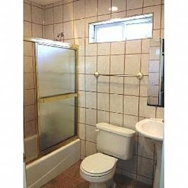 Beautiful 2bd/2bth in Woodland Hills in Woodland Hills, CA (Photo 2 of 5)