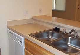 2 Bd/1 Bath Gourgeous Apartment Homes in Forest Hills, FL (Photo 3 of 5)