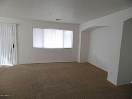 4 Bed, 1839 Sqft, $900 in Buckeye, AZ (Photo 2 of 5)